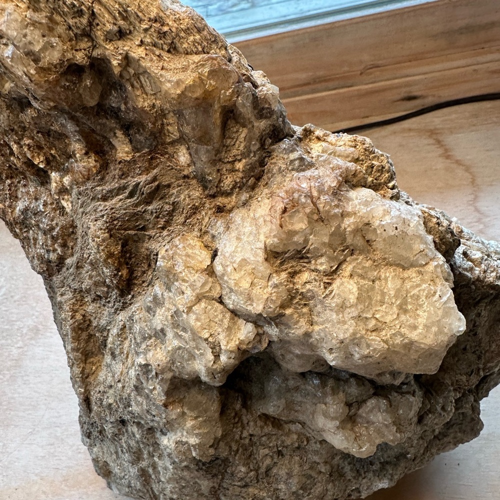 Rustic one of a kind hand crafted Stone Table Lamp with white Shade. Quartz/Mica - Picture 5 of 5
